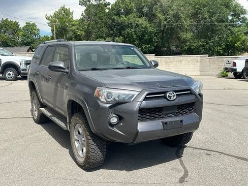 Used 2022 Toyota 4Runner SR5 AWD/4WD image 11