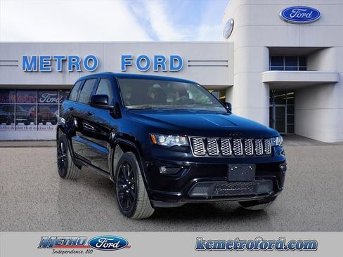 Used 2021 Jeep Grand Cherokee Laredo X image 1