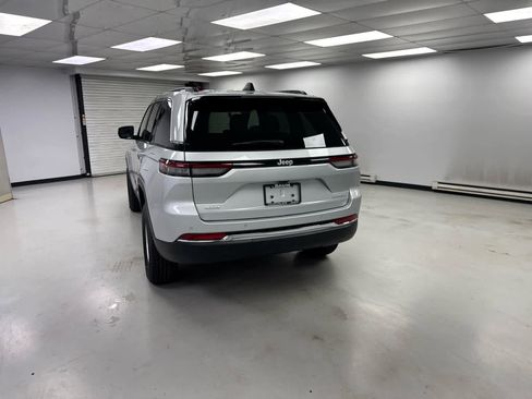 New 2025 Jeep Grand Cherokee Laredo w/ Luxury Tech Group I image 5