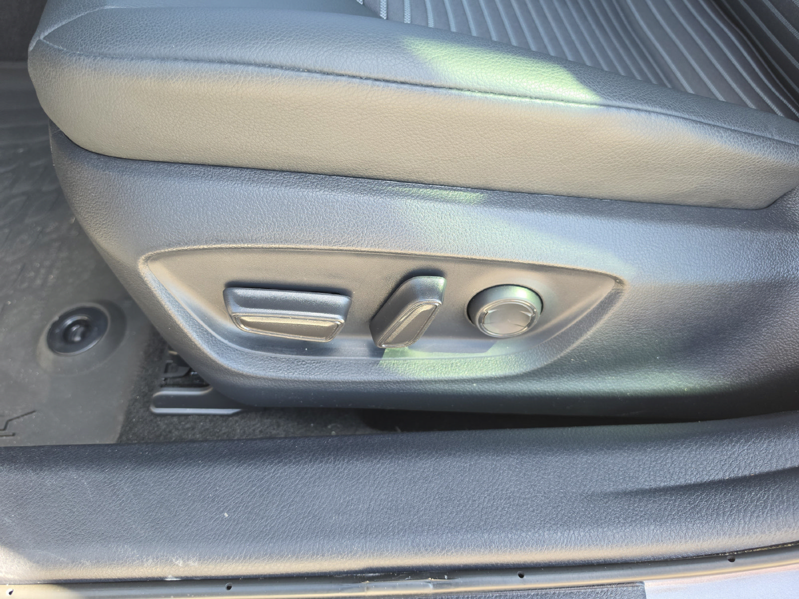 Used 2024 Toyota Camry SE w/ Audio Upgrade Package FWD image 25