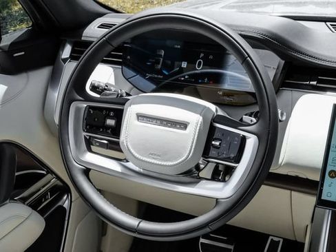 New 2026 Land Rover Range Rover Long Wheelbase SE AWD/4WD image 23