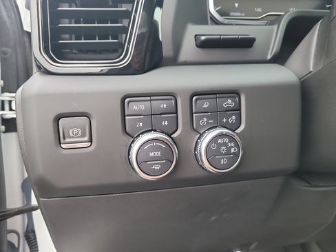 Used 2023 GMC Sierra 1500 AT4 w/ AT4 Premium Package image 32