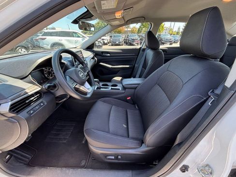Used 2025 Nissan Altima 2.5 SV FWD image 27