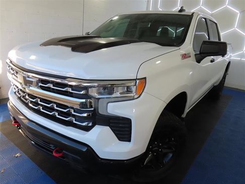 Used 2024 Chevrolet Silverado 1500 LT Trail Boss w/ Convenience Package II image 4
