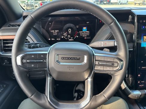 Used 2025 GMC Yukon Denali AWD/4WD image 30