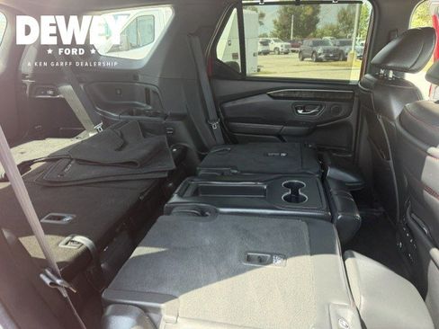 Used 2025 Honda Pilot Black Edition image 39