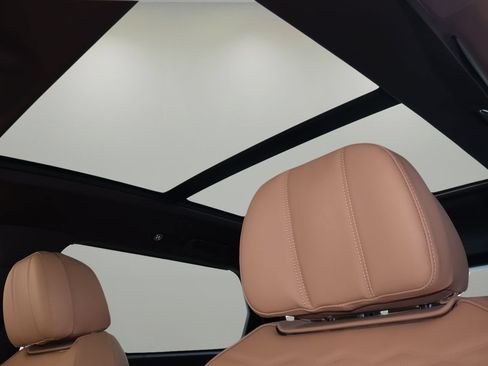 Used 2025 Bentley Bentayga Extended Wheelbase AWD/4WD image 30