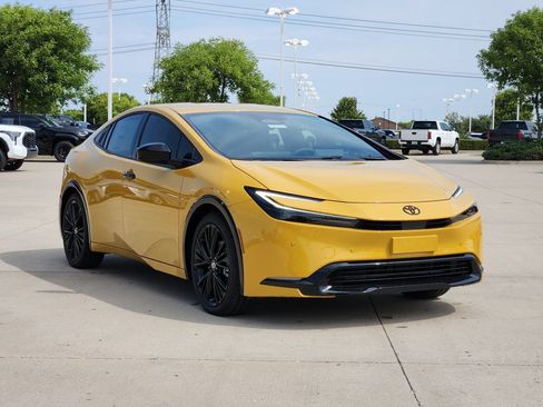 New 2026 Toyota Prius Plug-In Hybrid FWD image 2