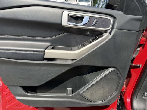 Used 2022 Ford Explorer XLT AWD/4WD image 26