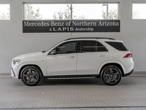Used 2025 Mercedes-Benz GLE 450e 4MATIC image 2
