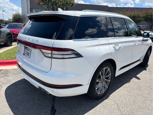 Used 2020 Lincoln Aviator Grand Touring w/ Elements Package Plus AWD/4WD image 3
