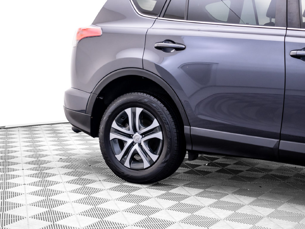 Used 2018 Toyota RAV4 LE FWD image 32