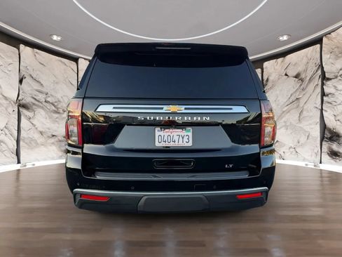 Used 2024 Chevrolet Suburban LT RWD image 7