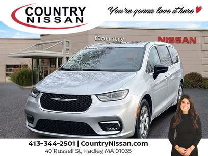 Used 2024 Chrysler Pacifica Limited