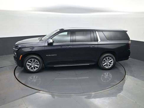 Used 2025 Chevrolet Suburban Premier AWD/4WD image 21