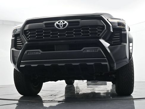Used 2024 Toyota Tacoma TRD Off-Road AWD/4WD image 33