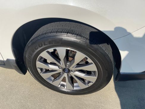 Used 2017 Subaru Outback 2.5i Touring w/ Popular Package #5A AWD/4WD image 11