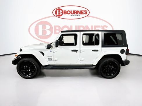 Used 2022 Jeep Wrangler Unlimited Sahara w/ Cold Weather Group AWD/4WD image 7