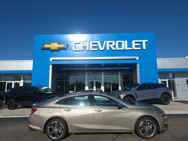 Used 2024 Chevrolet Malibu LT FWD image 2