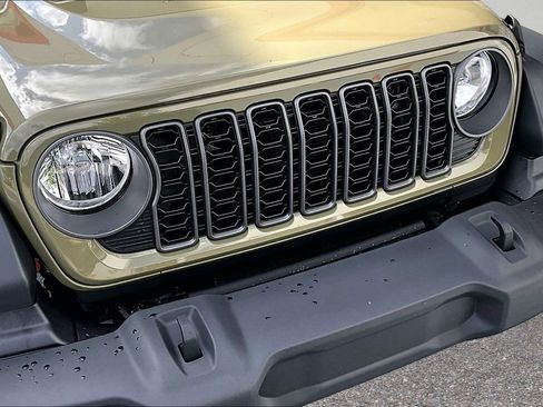 Used 2025 Jeep Wrangler Sport AWD/4WD image 34