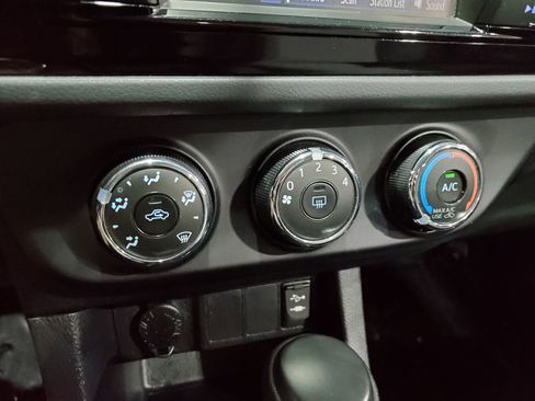 Used 2016 Toyota Corolla L FWD image 29