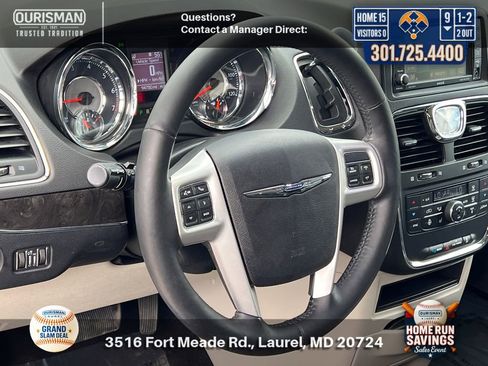 Used 2016 Chrysler Town & Country Touring-L FWD image 9
