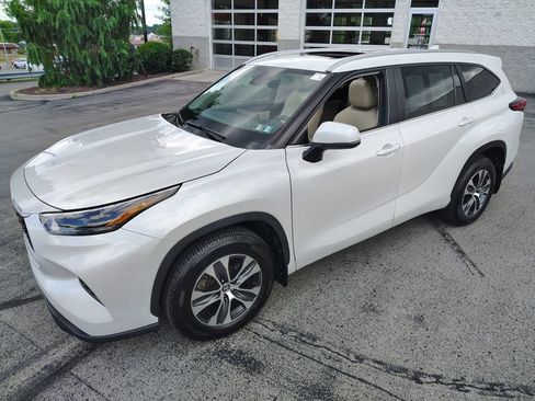Used 2023 Toyota Highlander XLE AWD/4WD image 11