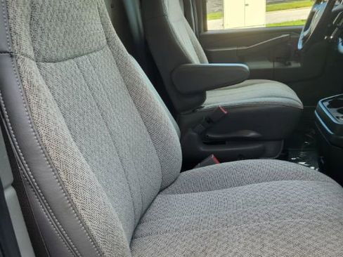 Used 2017 Chevrolet Express 2500 RWD image 27