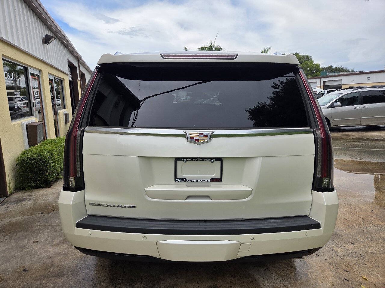 Used 2015 Cadillac Escalade Premium RWD image 6