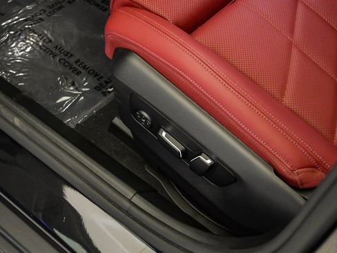 Used 2025 BMW 530i w/ Premium Package image 22