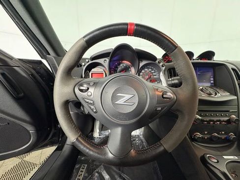 Used 2019 Nissan 370Z NISMO RWD image 7