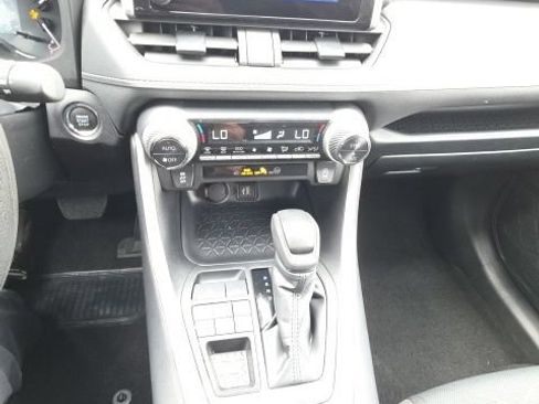 Used 2025 Toyota RAV4 XLE AWD/4WD image 10