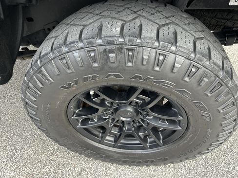 Used 2018 Toyota Tacoma SR5 image 41