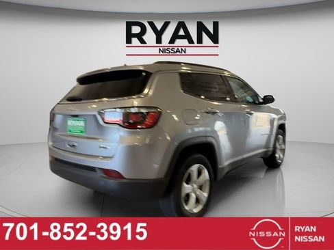 Used 2018 Jeep Compass Latitude w/ Cold Weather Group AWD/4WD image 5