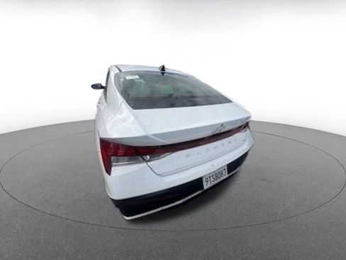Used 2025 Hyundai Elantra Limited image 9