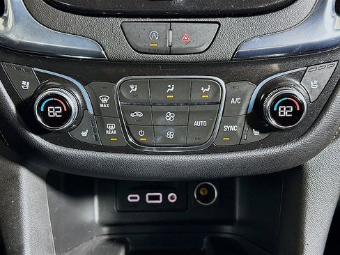 Used 2023 Chevrolet Equinox Premier image 19