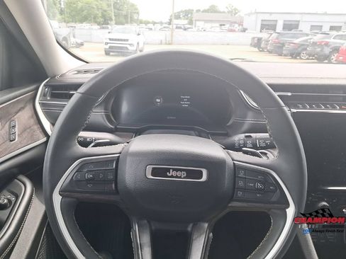 Used 2023 Jeep Grand Cherokee L Limited AWD/4WD image 20