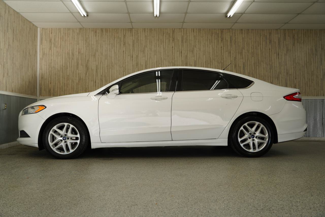 Used 2016 Ford Fusion SE FWD image 5