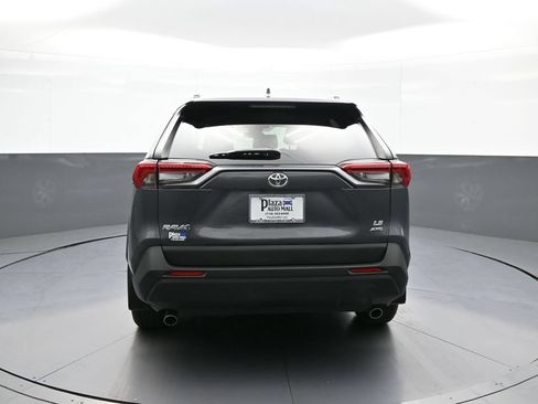 Used 2021 Toyota RAV4 LE AWD/4WD image 7