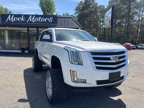 Used 2017 Cadillac Escalade Luxury AWD/4WD image 13