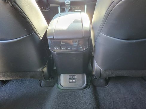 Used 2023 Toyota Highlander XLE image 15