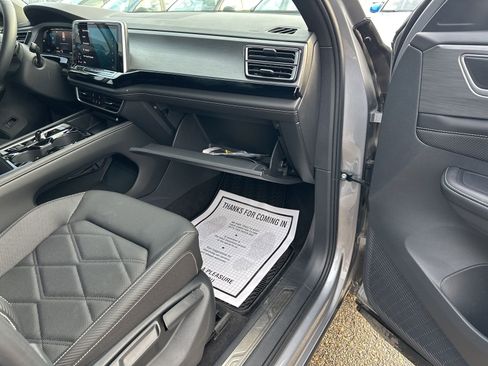 Certified 2024 Volkswagen Atlas Cross Sport SE image 30