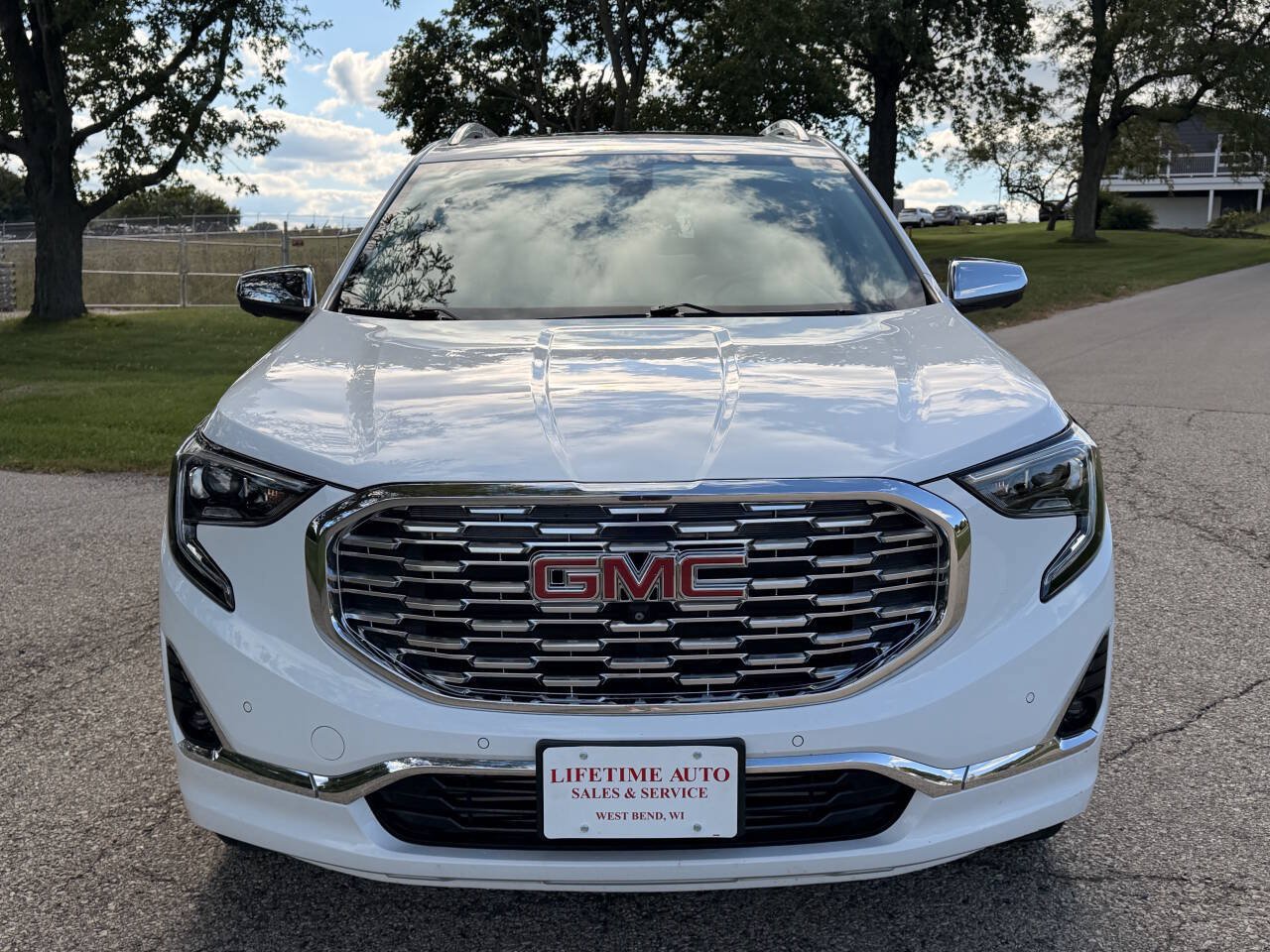 Used 2019 GMC Terrain Denali w/ Advanced Safety Package AWD/4WD image 8