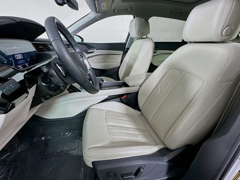 Used 2022 Audi e-tron Premium w/ Convenience Plus Package image 18