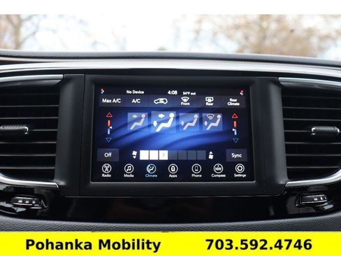 Used 2020 Chrysler Voyager L image 15