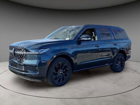 New 2025 Lincoln Navigator Reserve w/ Jet Appearance Package image 1