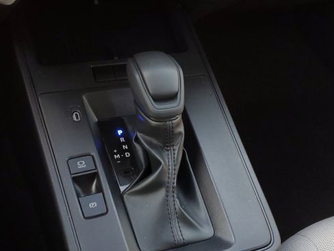 Used 2026 Toyota Corolla Cross L image 29