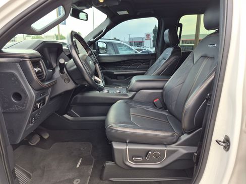 Used 2024 Ford Expedition Max Platinum AWD/4WD image 17