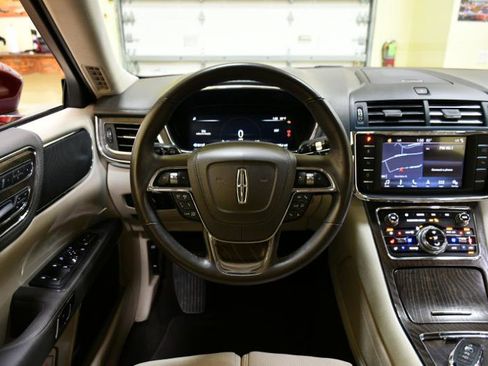 Used 2019 Lincoln Continental Select w/ Continental Climate Package image 24