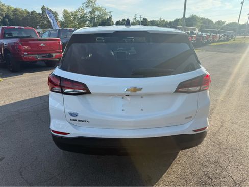 Used 2022 Chevrolet Equinox LS w/ LS Convenience Package AWD/4WD image 5